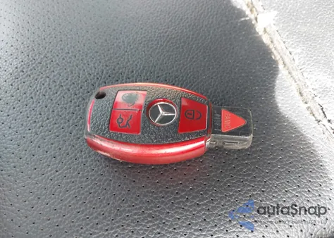 2014 Mercedes-Benz E 350 z USA, uszkodzony, nr VIN WDDHF5KB2EA913489